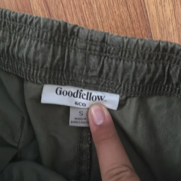 Men’s green goodfellow shorts - Picture 3 of 3